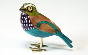 Houten vogel miniatuur Vorkstaartscharrelaar
